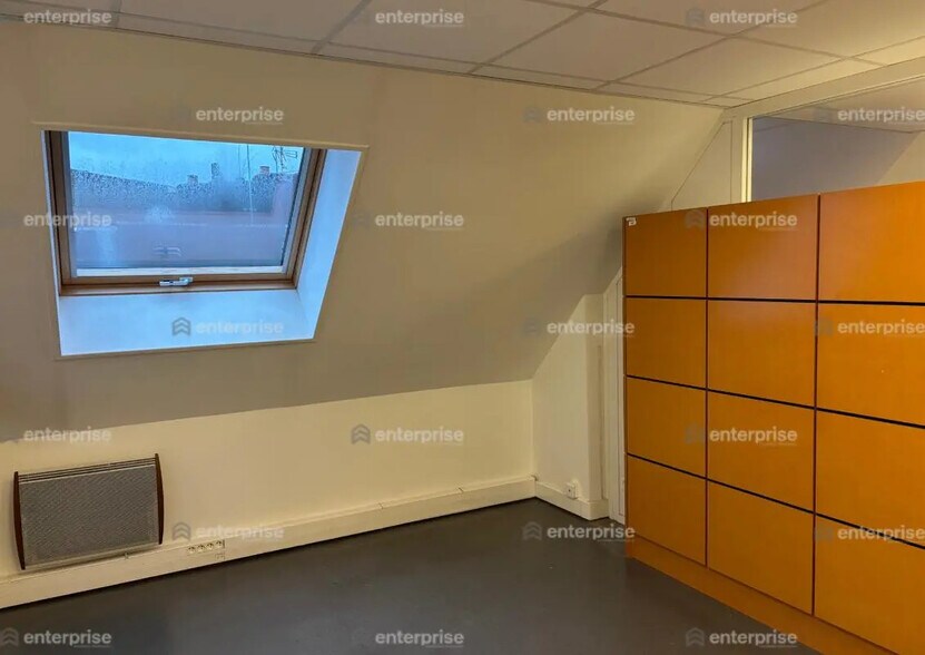 Office in Amiens for lease - Building Photo - Image 3 of 5