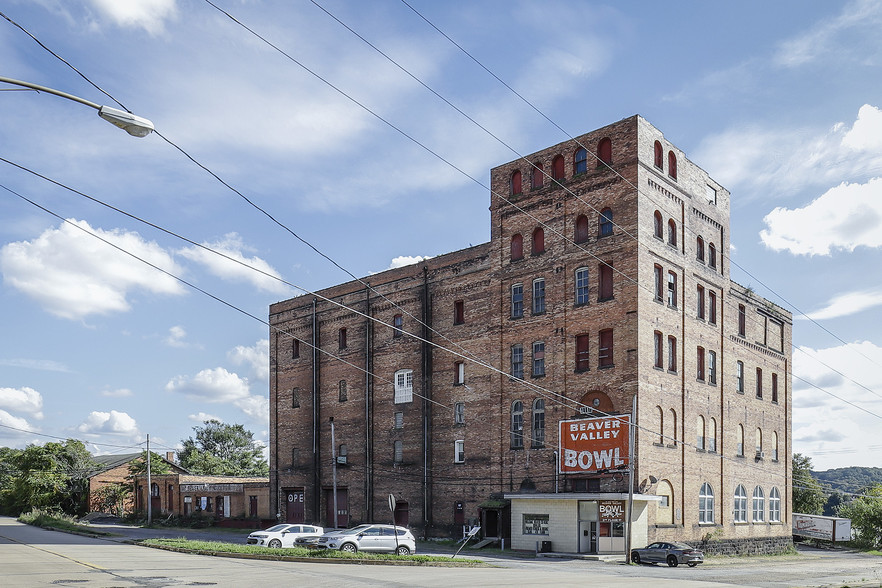 25 New York Ave, Rochester, PA for sale - Building Photo - Image 1 of 1