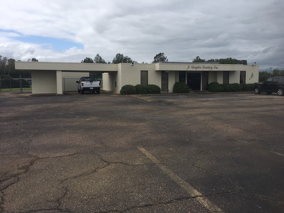 2022 N MacArthur Dr, Alexandria, LA 71303