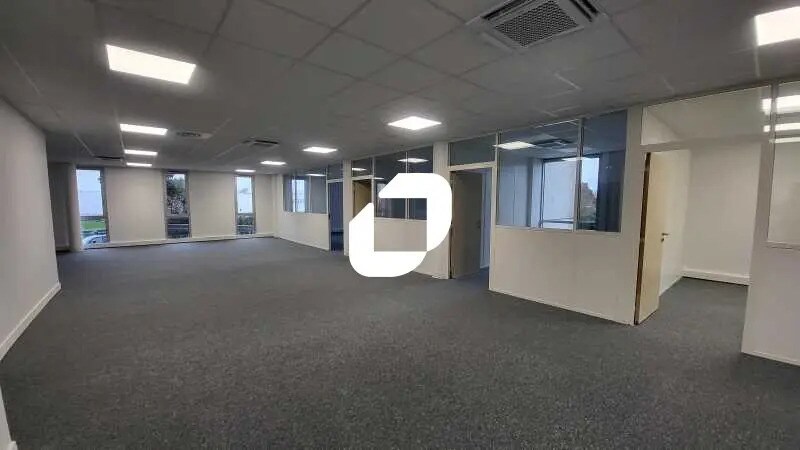 Office in Canéjan for lease - Building Photo - Image 2 of 10