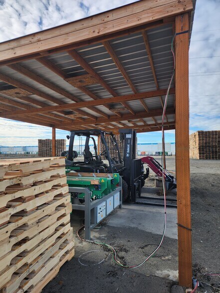 335 E B Cir, Pasco, WA for sale - Building Photo - Image 3 of 19