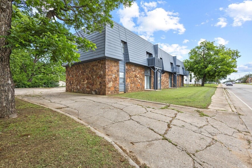 806 N Washington St, Ardmore, OK for sale - Building Photo - Image 2 of 12