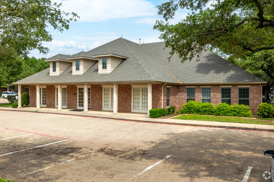 2921 Country Club Rd, Denton, TX for lease - Building Photo - Image 1 of 13