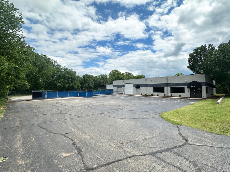 400 S Coltrane Rd, Edmond, OK for lease - Building Photo - Image 1 of 9