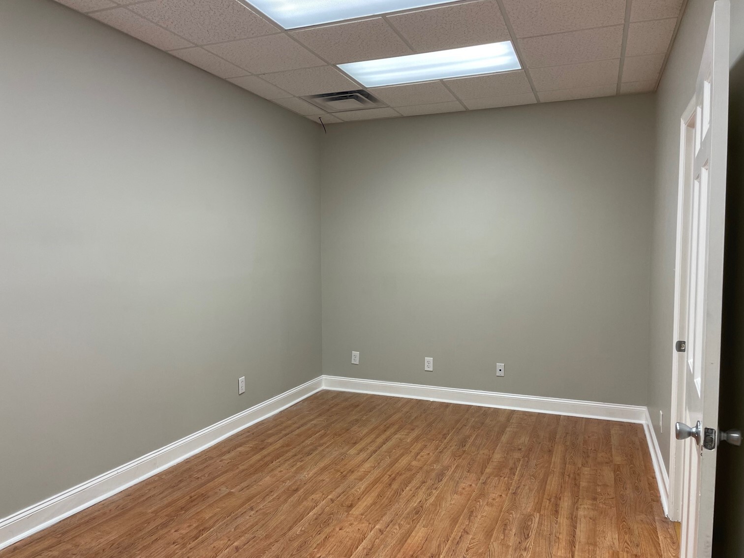 303 Williams Ave SW, Huntsville, AL for lease Interior Photo- Image 1 of 12