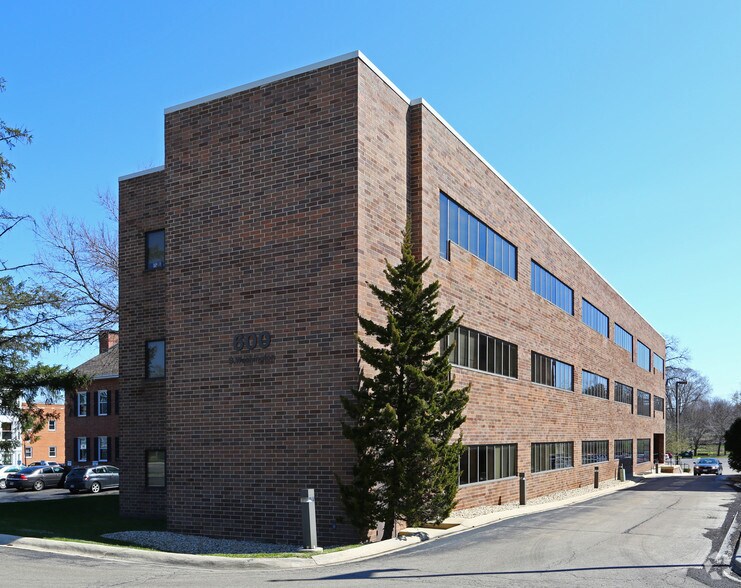 600 S Washington St, Naperville, IL for lease - Building Photo - Image 2 of 7