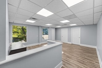 308 W Main St, Smithtown, NY for lease Interior Photo- Image 2 of 4