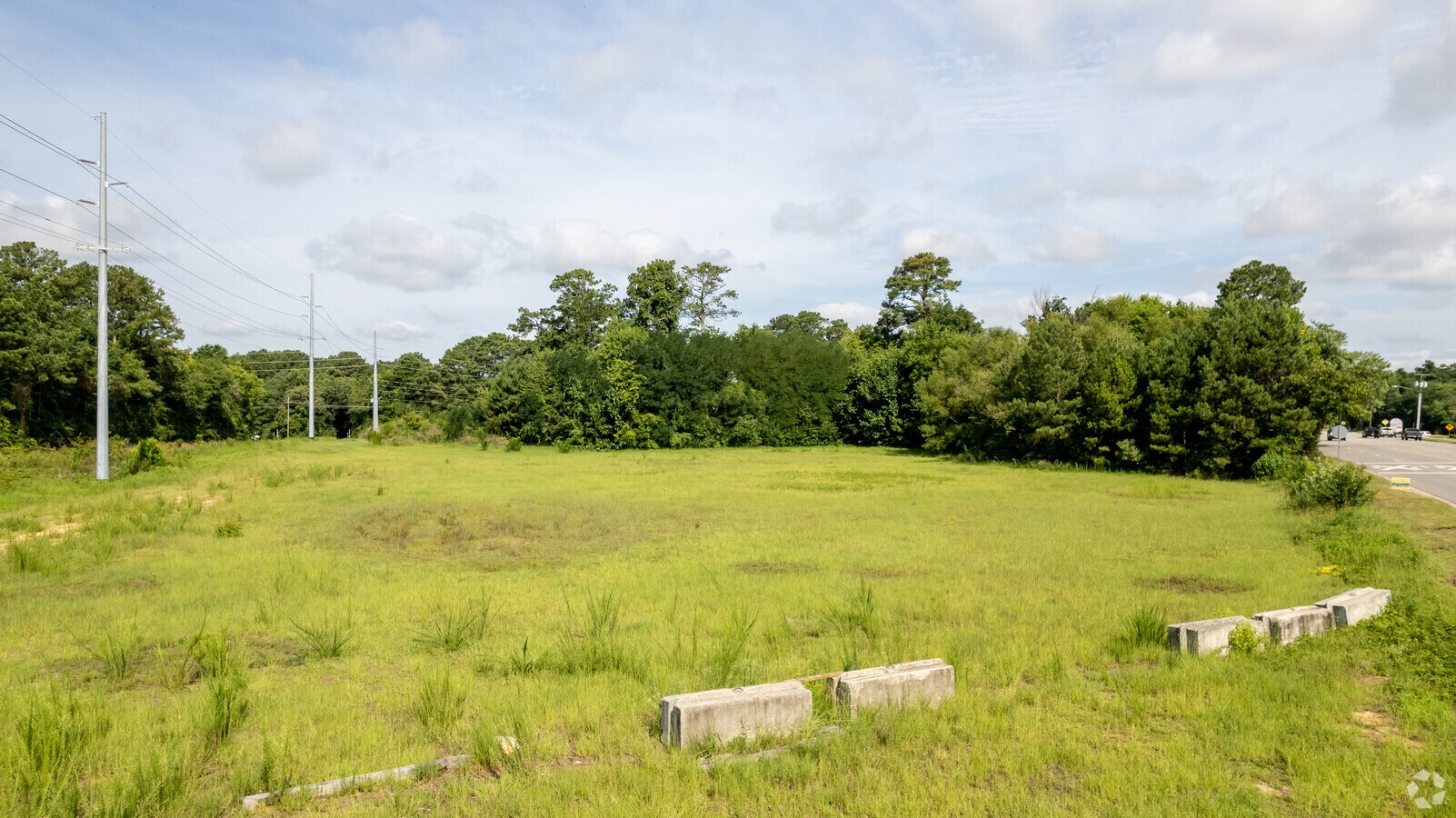 998 S Mcpherson Church Rd, Fayetteville, NC 28303