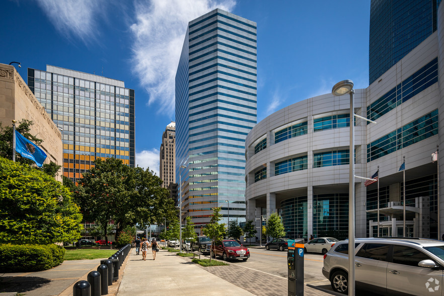 210 Park Ave, Oklahoma City, OK for lease - Building Photo - Image 3 of 10