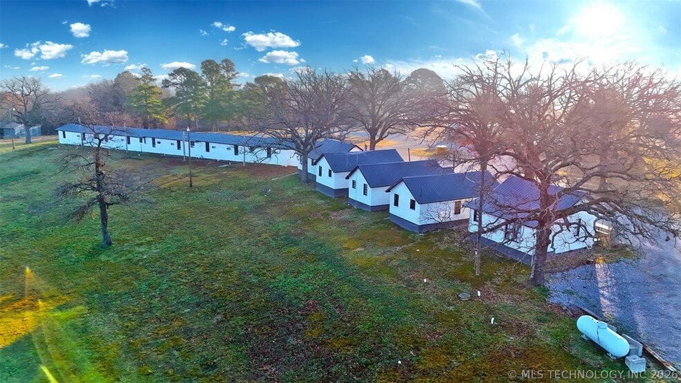 Multi-Income Property for Sale portfolio of 2 properties for sale on LoopNet.com - Primary Photo - Image 3 of 29