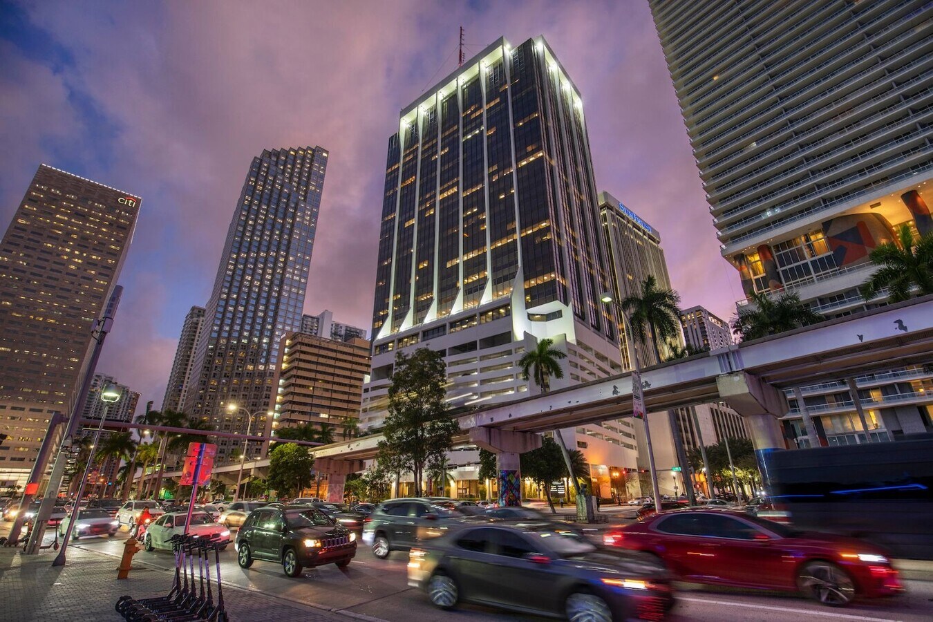 2 S Biscayne Blvd, Miami, FL 33131 One Biscayne Tower