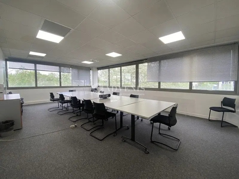 Office in Poissy for lease Interior Photo- Image 1 of 13