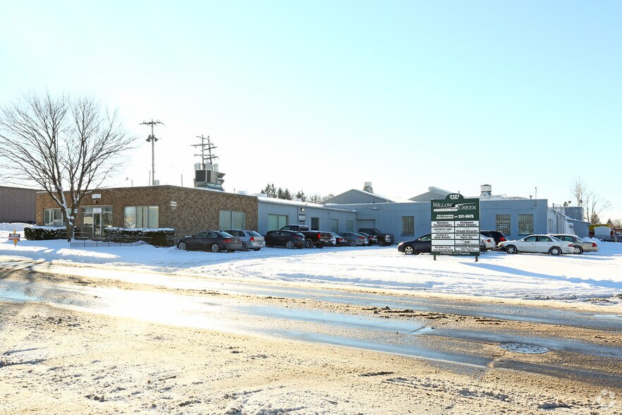 2127 W Willow St, Lansing, MI 48917