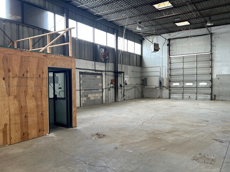 3259 McCart Ave, Fort Worth, TX for lease - Building Photo - Image 3 of 6