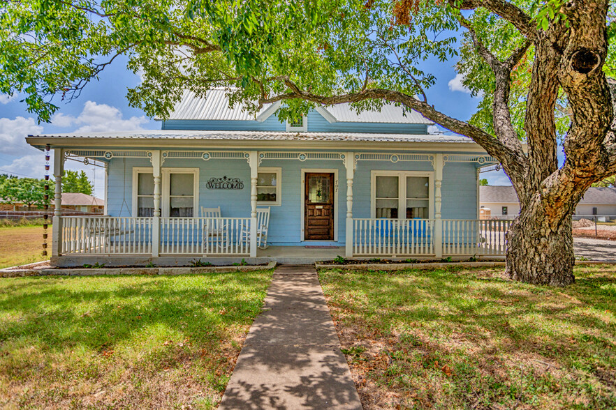 705 E Highway St, Fredericksburg, TX for sale - Primary Photo - Image 1 of 1