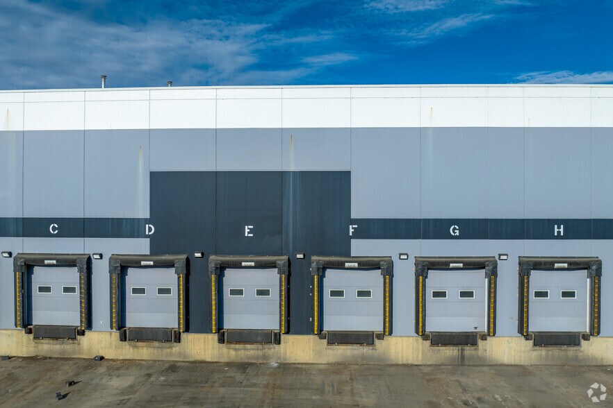 6980 108th Ave SE, Calgary, AB for lease - Building Photo - Image 2 of 6