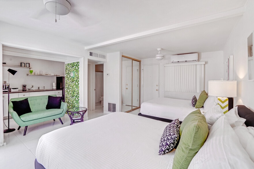 350 S Belardo Rd, Palm Springs, CA for sale - Interior Photo - Image 2 of 33