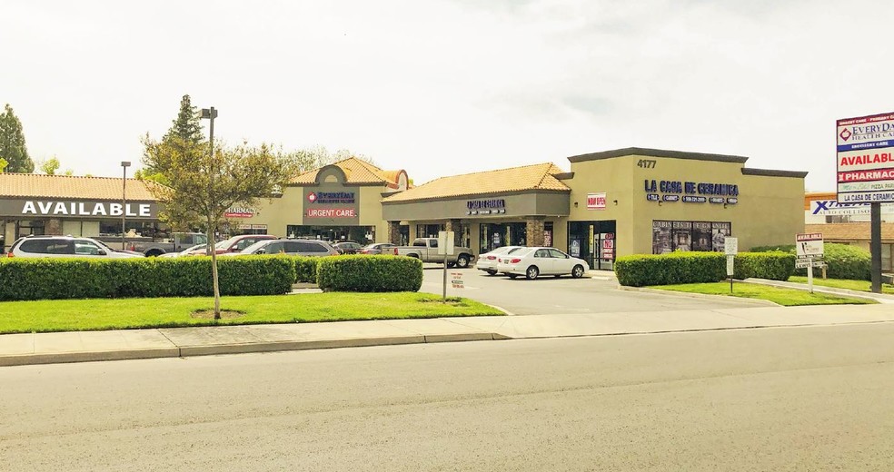 4119 W Shaw Ave, Fresno, CA for lease - Building Photo - Image 2 of 5