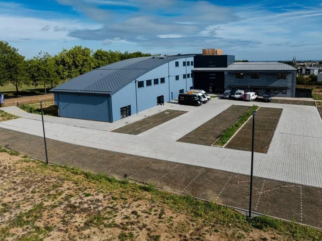 Office in DOUVRES-LA-DÉLIVRANDE for lease Building Photo- Image 1 of 10