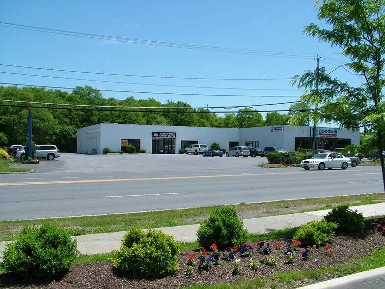 1306 Ulster Ave, Kingston, NY for sale - Primary Photo - Image 1 of 1