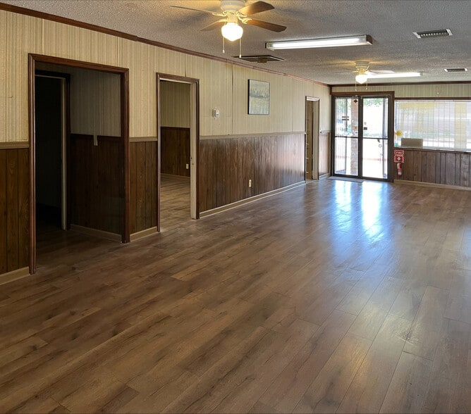 1836 N Country Club Dr, Mesa, AZ for sale - Interior Photo - Image 2 of 14