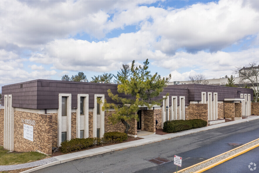 743 Northfield Ave, West Orange, NJ for lease - Building Photo - Image 2 of 3