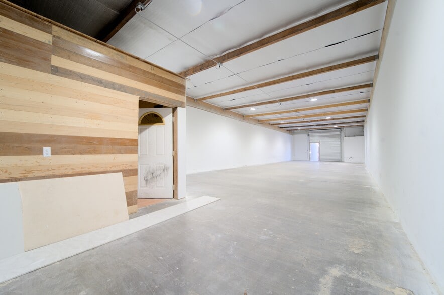 106-136 S Arrowhead Ave, San Bernardino, CA for lease - Interior Photo - Image 2 of 5