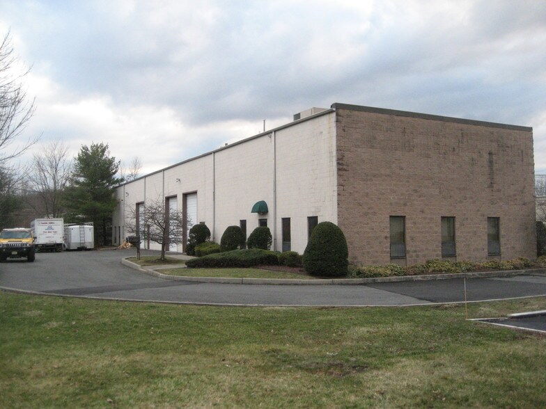 9 Shirley Ave, Somerset, NJ for lease - Primary Photo - Image 1 of 28