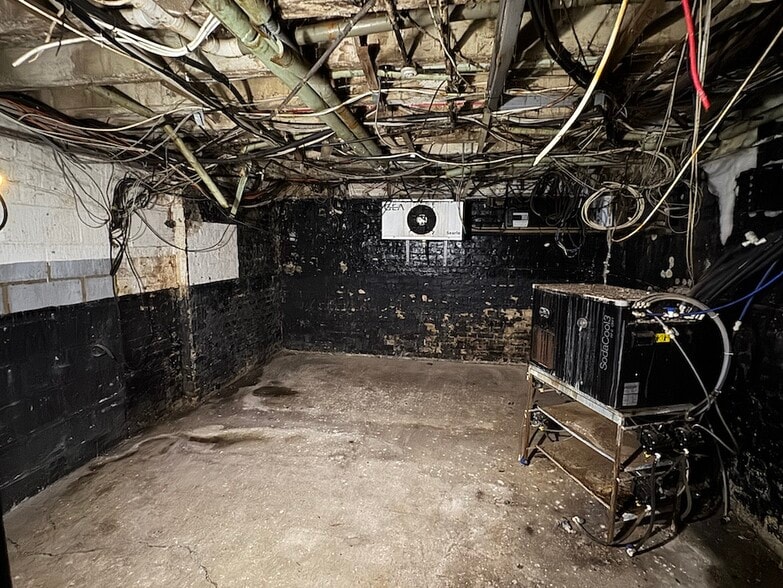 34 Kilburn High St, London for sale - Interior Photo - Image 2 of 14