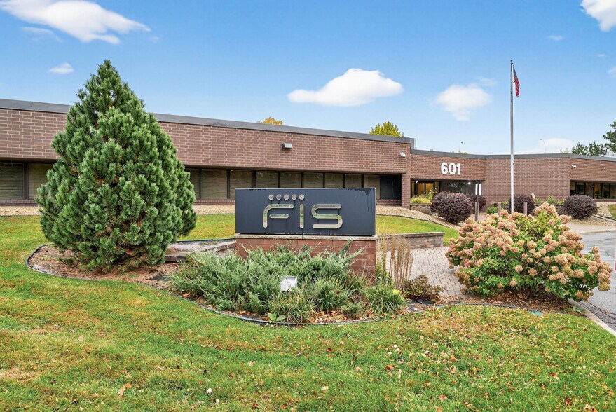 601 2nd Ave S, Hopkins, MN for lease - Building Photo - Image 2 of 29