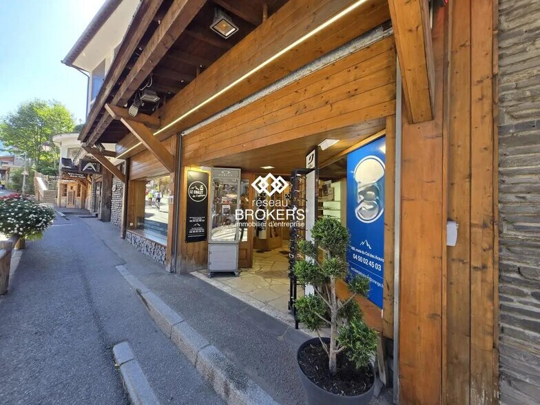 Retail in La Clusaz for lease - Building Photo - Image 1 of 4