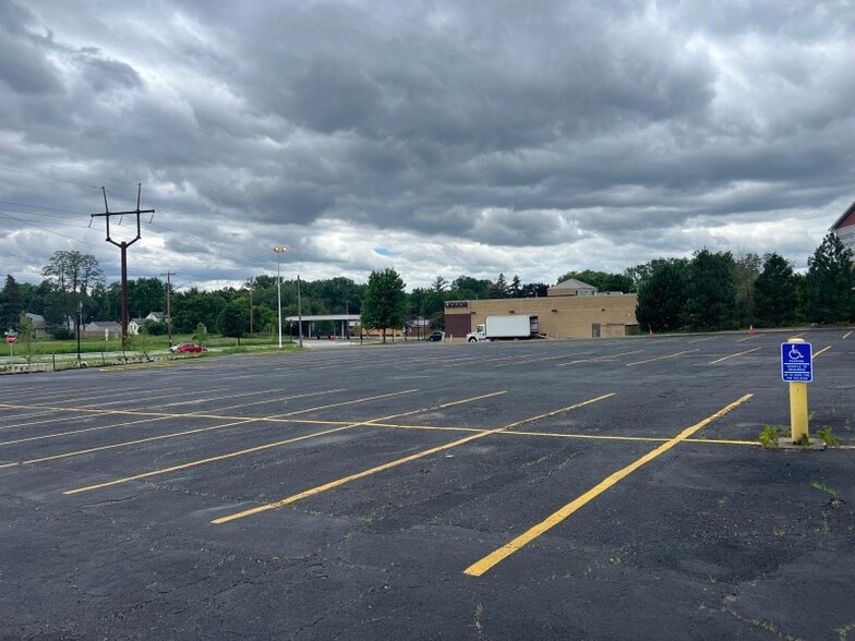 2201-2261 37th Ave NE, Columbia Heights, MN for lease - Building Photo - Image 2 of 5