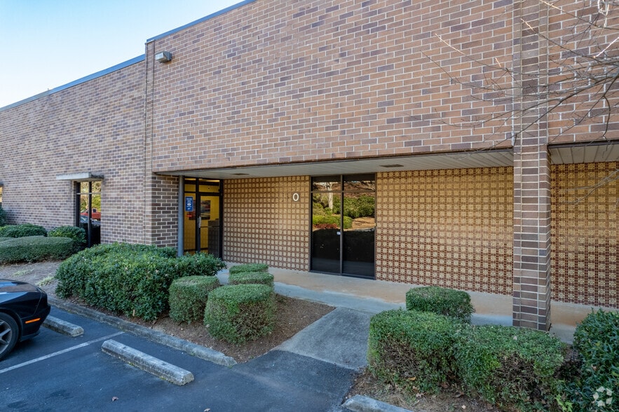 2177 Flintstone Dr, Tucker, GA for lease - Building Photo - Image 3 of 4