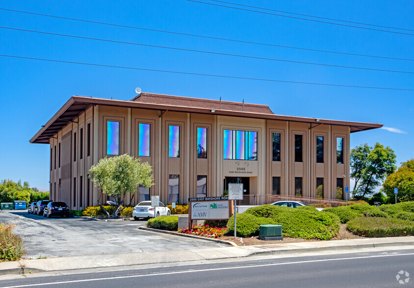 2595 E Bayshore Rd, Palo Alto, CA for lease - Building Photo - Image 3 of 12