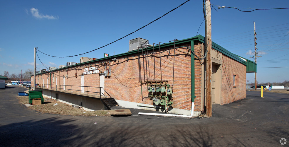 8274 Saint Charles Rock Rd, Saint Louis, MO for lease - Building Photo - Image 3 of 13