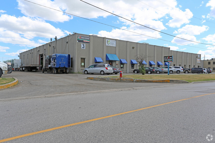 3 Alfred Kuehne Blvd, Brampton, ON for lease - Primary Photo - Image 1 of 4