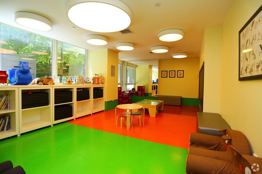 98 10th Ave, New York, NY for lease - Interior Photo - Image 2 of 42