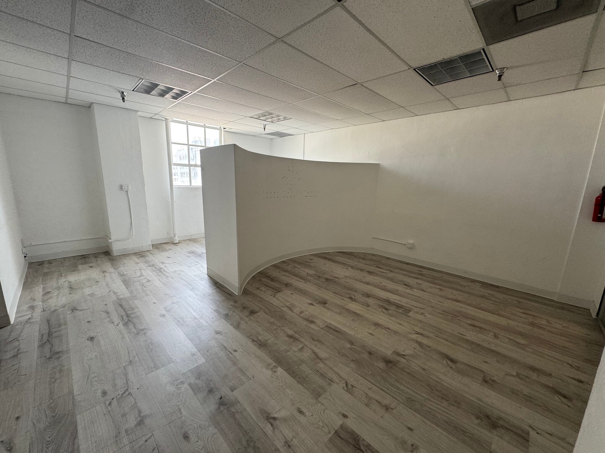 846-860 S Los Angeles St, Los Angeles, CA for lease Interior Photo- Image 1 of 3