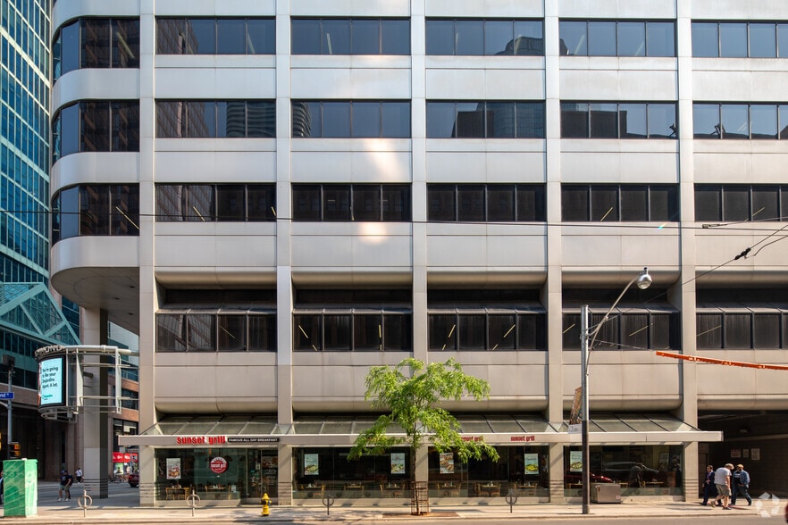 1 Richmond St W, Toronto, ON for lease - Building Photo - Image 3 of 5