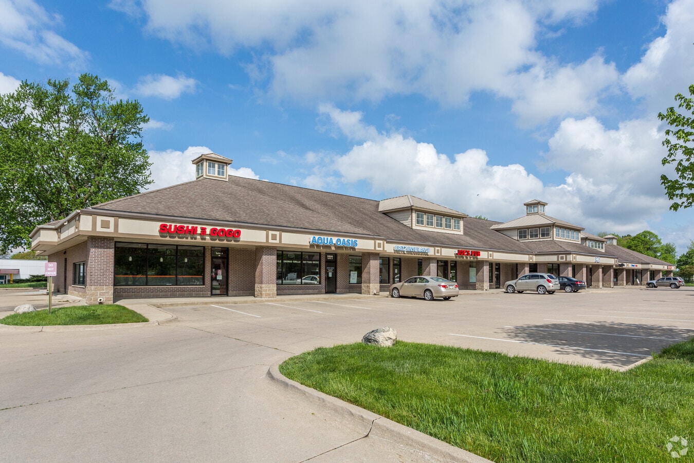 5500 Merle Hay Rd, Johnston, IA 50131 Crown Center