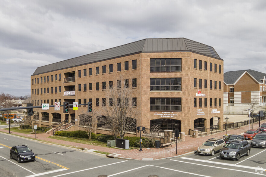 3975 University Dr, Fairfax, VA for lease - Building Photo - Image 1 of 12