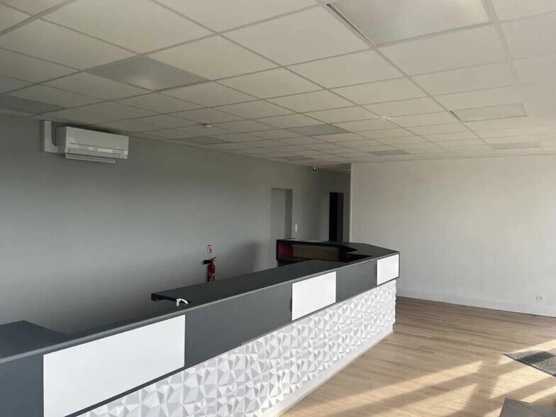 Office in Saran for lease - Building Photo - Image 2 of 16