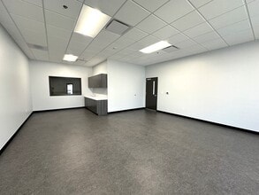 4633 Perrin Crk, San Antonio, TX for lease Interior Photo- Image 2 of 3