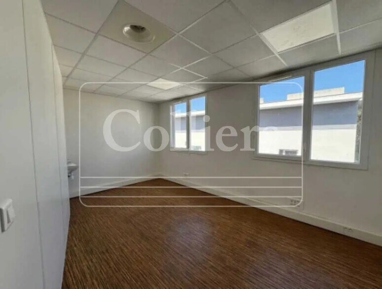 Office in Marseille for sale - Interior Photo - Image 2 of 3