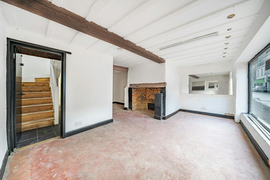 27 Church St, Staines for sale - Interior Photo - Image 2 of 5