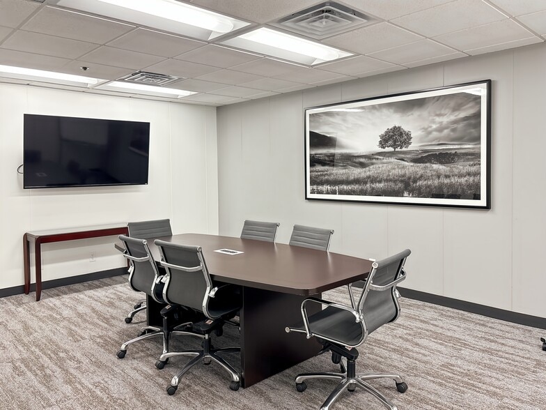 1200 Valley West Dr, West Des Moines, IA for lease - Interior Photo - Image 2 of 15