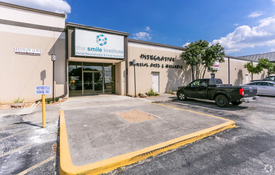 9200 Broadway St, San Antonio, TX for lease - Building Photo - Image 3 of 16