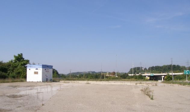 2626 Gilchrist Rd, Akron, OH for sale - Primary Photo - Image 2 of 2