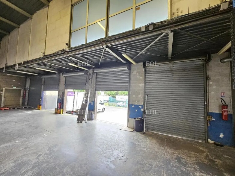 Industrial in Orly for lease - Building Photo - Image 2 of 7