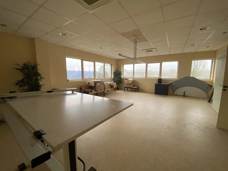 2 Rue De Rastignac, La Chapelle-Saint-Mesmin for lease - Interior Photo - Image 3 of 17